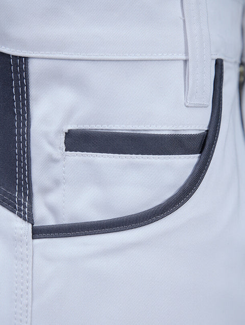 white-trousers-with-multiple-pockets